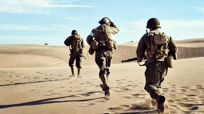 سربازان ارتش آمریکا در حال پیاده روی